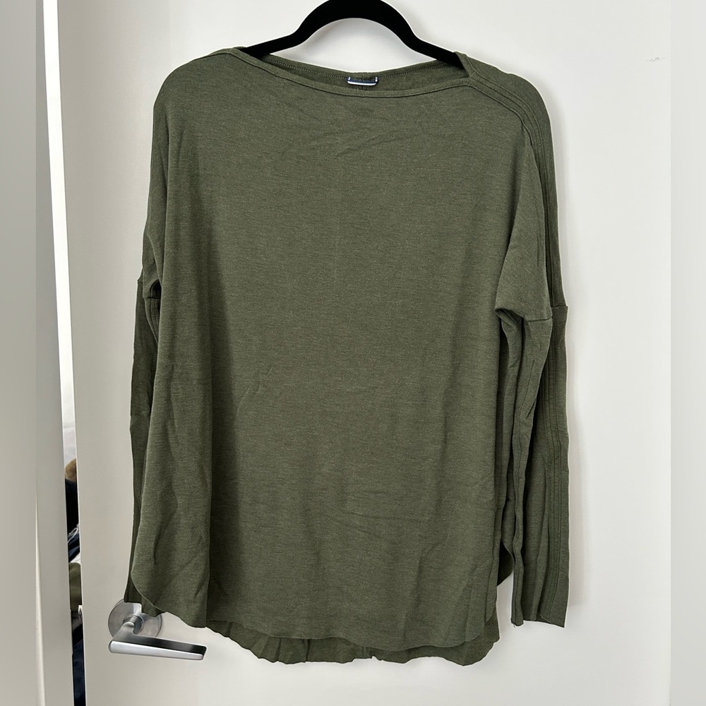 Kit And Ace Burrow Boat Neck Pullover Top In Green